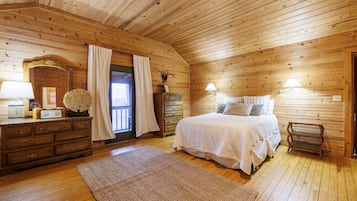 3 makuuhuonetta, työpöytä, silitysrauta/-lauta, ilmainen Wi-Fi