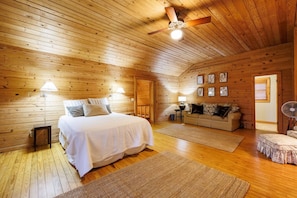 3 bedrooms, desk, iron/ironing board, free WiFi