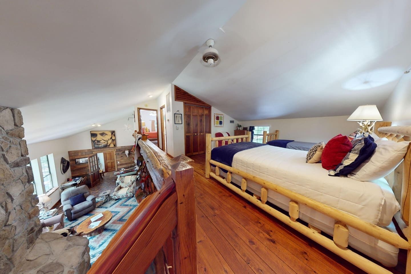 3 多间卧室、办公桌、免费 WiFi、床单