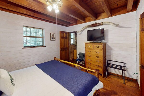 3 chambres, bureau, Wi-Fi gratuit, draps fournis