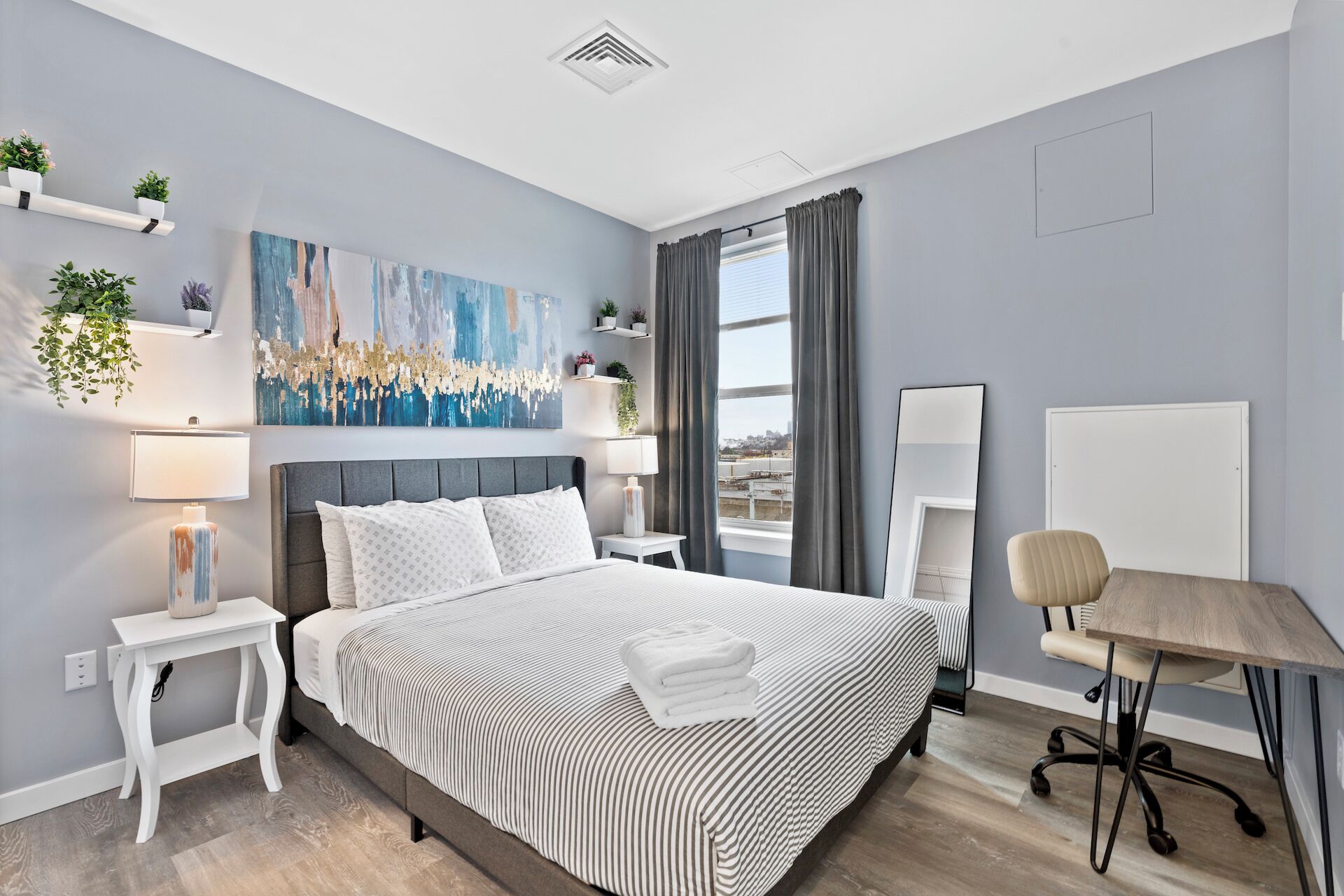 1 habitación, tabla de planchar con plancha, wifi gratis y ropa de cama 