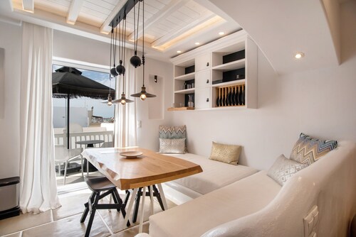 Appartement 'Narcissus Luxury Suites - Dionysus' avec terrasse privée, Wi-Fi et climatisation