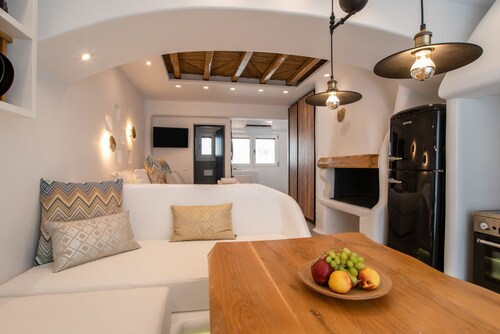 Apartment 'Narcissus Luxury Suites - Dionysus' with Private Terrace, Wi-Fi and Air Conditioning