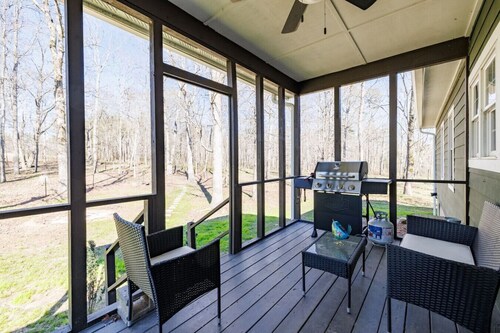 Bird House | Hot Tub, Large Yard, Horses Nearby