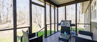 Bird House | Hot Tub, Large Yard, Horses Nearby