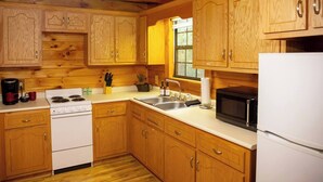 Private kitchen - Cabin in the Woods | Hot Tub, Fire Pit, BBQ (Mentone)