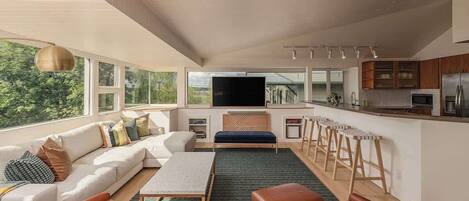 TV, fireplace, offices