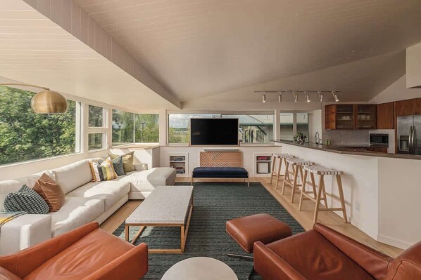 TV, fireplace, offices
