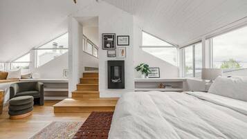 3 bedrooms, iron/ironing board, travel crib, WiFi