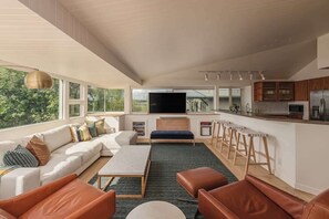 TV, fireplace, offices - Crow's Nest Condo 3BR Downtown (Anchorage)