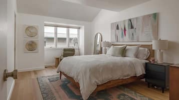 3 bedrooms, iron/ironing board, travel crib, WiFi