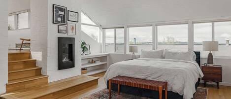 3 bedrooms, iron/ironing board, travel crib, WiFi