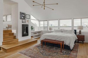 3 bedrooms, iron/ironing board, travel cot, WiFi