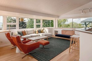 TV, fireplace, offices