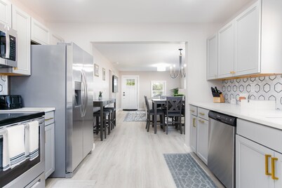 Cozy 2-Bedroom Home Near Notre Dame - Perfect for Game Day Stays!