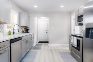 Fridge, microwave, oven, stovetop - Cozy 2-Bedroom Home Near Notre Dame - Perfect for Game Day Stays! (South Bend)