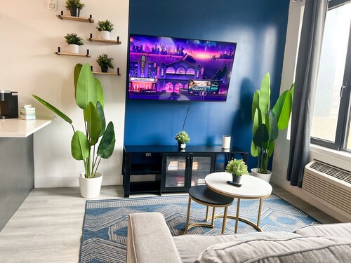 Beautiful Studio Near Airport 6325