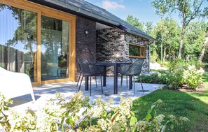 Outdoor dining - Stunning home in IJhorst with WiFi (IJhorst)