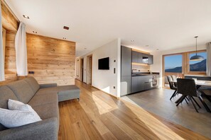 TV - Apartment 'Zeitvertreibr' with Mountain View, Shared Garden and Wi-Fi (Val d'Ultimo)