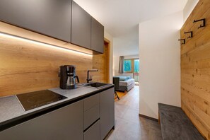 Réfrigérateur, plaque de cuisson, cafetière/bouilloire