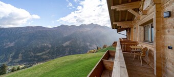 Studio Apartment 'Apartment Ocher' with Mountain View, Shared Garden and Wi-Fi
