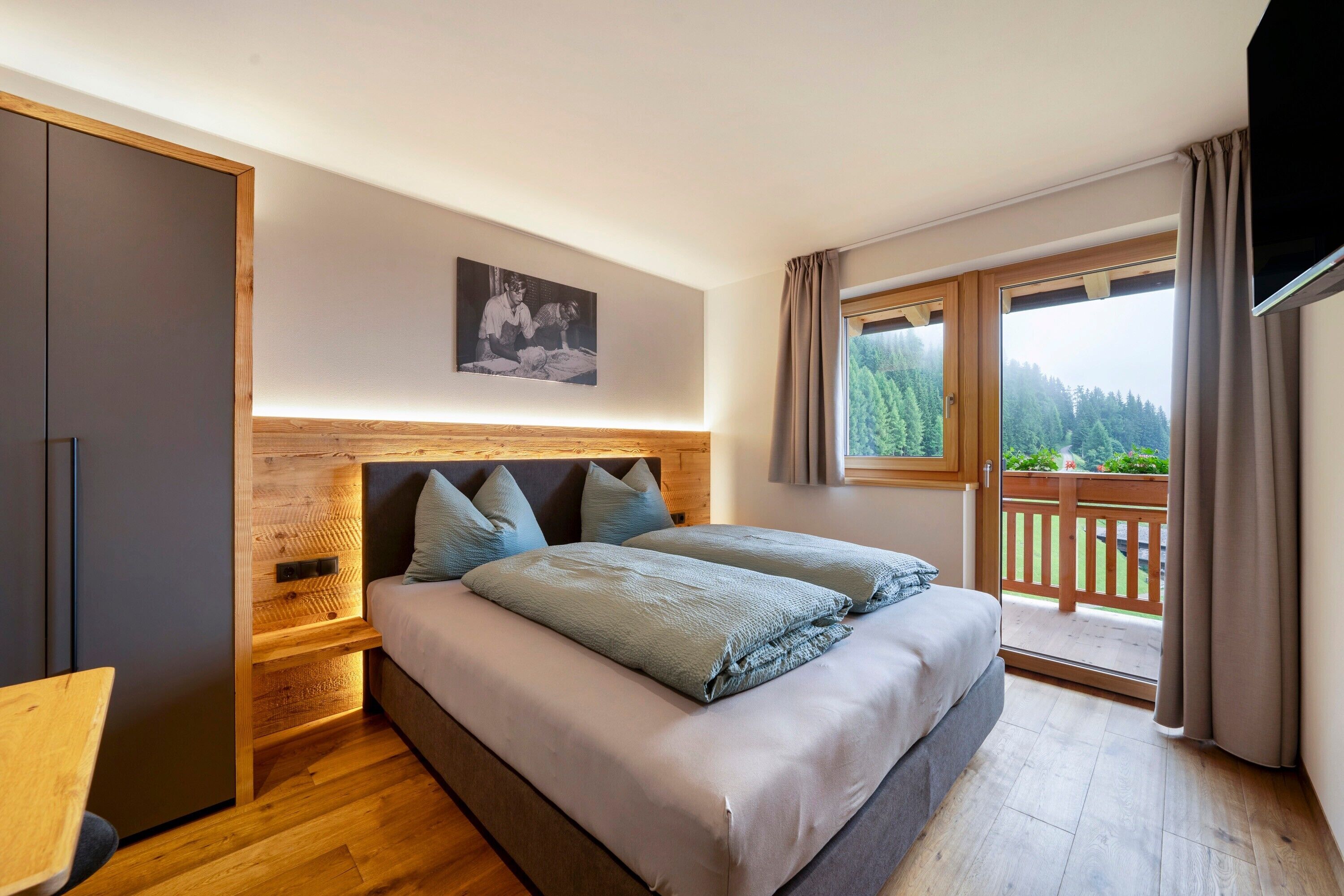 WiFi (無料)、ベッドシーツ