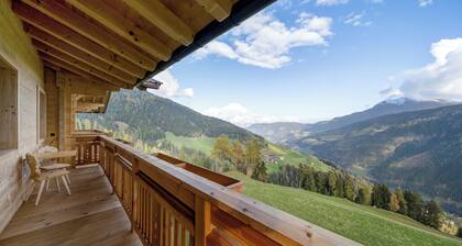 Einzimmerapartment 'Apartment Ocher' mit Bergblick, Gemeinschaftsgarten und WLAN