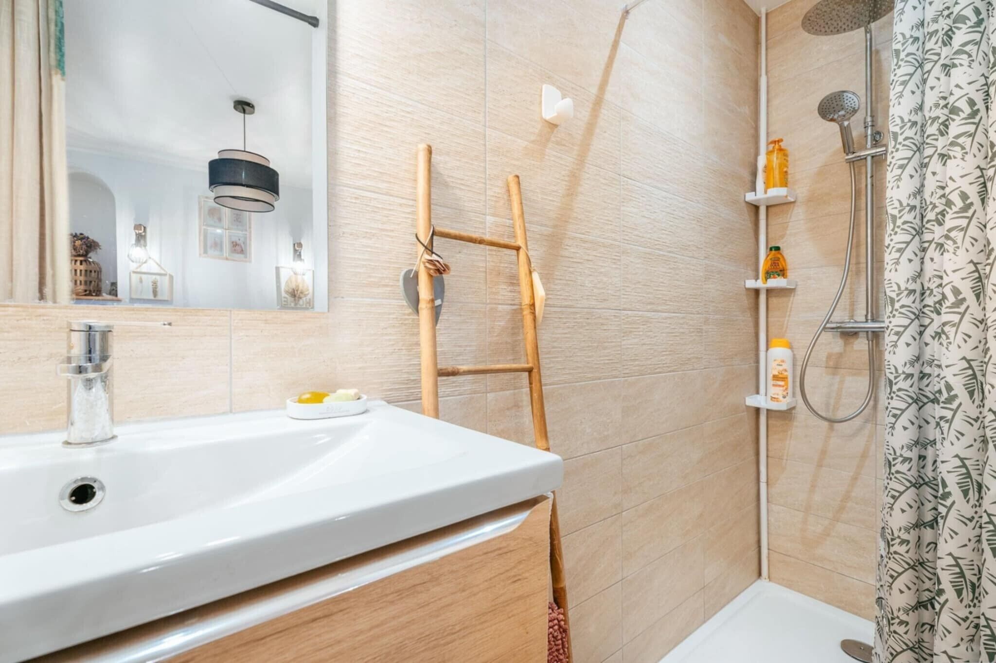 Douche, sèche-cheveux