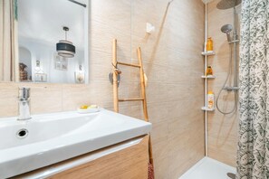 Douche, séchoir à cheveux