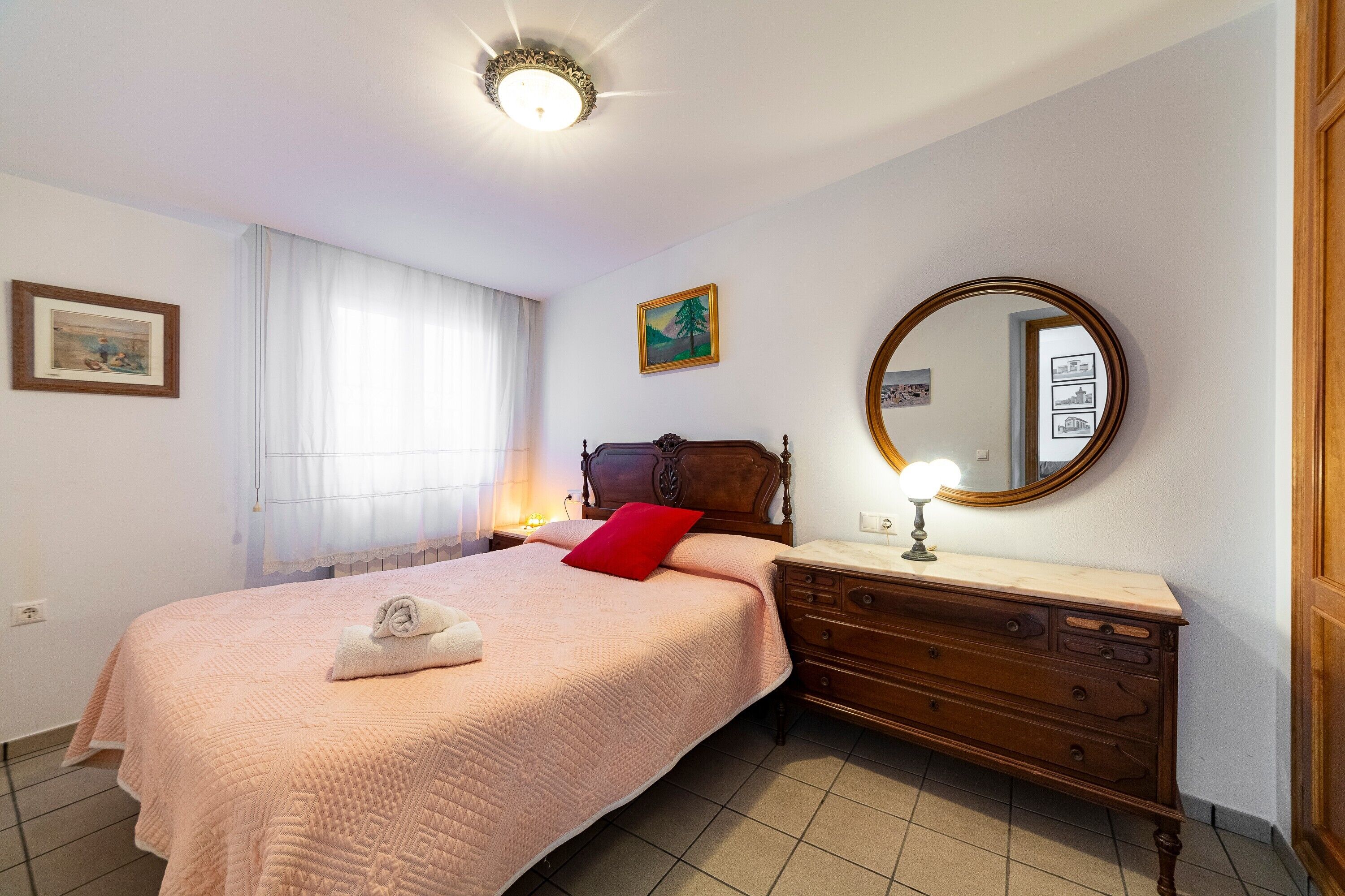 1 slaapkamer, een strijkplank/strijkijzer, gratis wifi, beddengoed