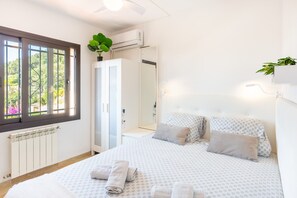 5 bedrooms, free WiFi, bed sheets