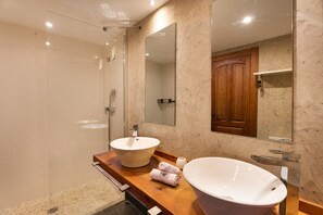 Douche, serviettes fournies
