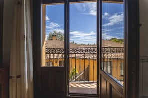 Interior - Country House 'Rural Iglesia 1' with Shared Terrace, Private Garden and Balcony (Espeja De San Marcelino)