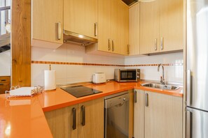 Frigorífic, microones, placa de cuina i rentaplats
