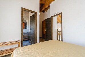 2 bedrooms, bed sheets - Country House 'Rural Iglesia 1' with Shared Terrace, Private Garden and Balcony (Espeja De San Marcelino)