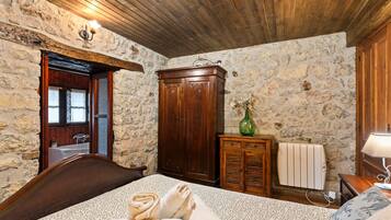 1 chambre, fer et planche Ă repasser, Wi-Fi gratuit, draps fournis