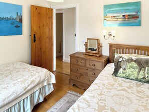 2 bedrooms, free WiFi, bed sheets - 2 bedroom accommodation in Chatton, near Alnwick (Chatton, near Alnwick)
