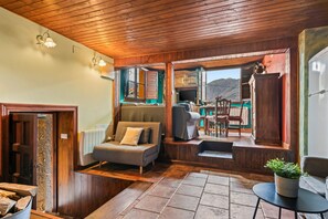 TV, fireplace, ping pong - Apartment 'Montegrande Rodeado De Montañas' with Shared Terrace and Wi-Fi (La Villa de Sub)