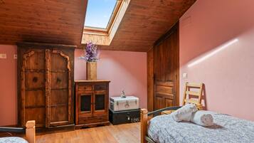 2 dormitorios, tabla de planchar con plancha, wifi gratis y ropa de cama