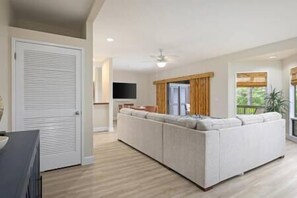 テレビ、卓球台