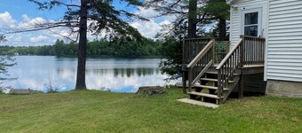 Dog-friendly Maine 1 BR lakeside cottage with WiFi, laundry, and full kitchen.