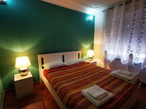 1 chambre, fer et planche à repasser, accès au Wi-Fi (inclus)