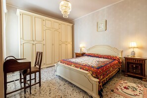 2 chambres, fer et planche à repasser, draps fournis