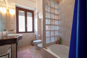 تجهيزات دش، مجففات شعر، مناشف