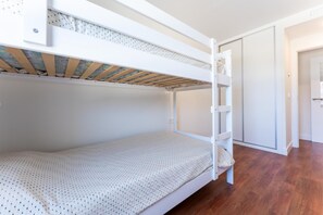3 bedrooms, WiFi, bed sheets
