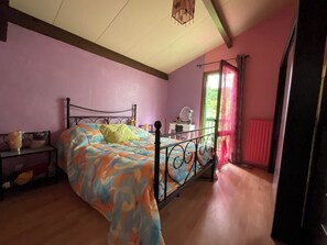 3 chambres, fer et planche à repasser, draps fournis