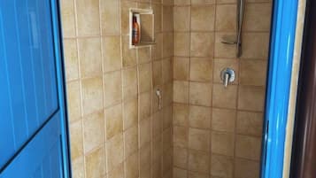 Dusj, hårføner, bidé og håndklær