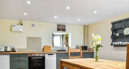 Swift Cottage - UK47527