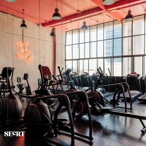 Fitness facility - Skyline Retreat Top Floor 1BR Apartment with Mountain Views (San José)