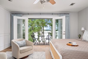 5 bedrooms, desk, iron/ironing board, travel cot